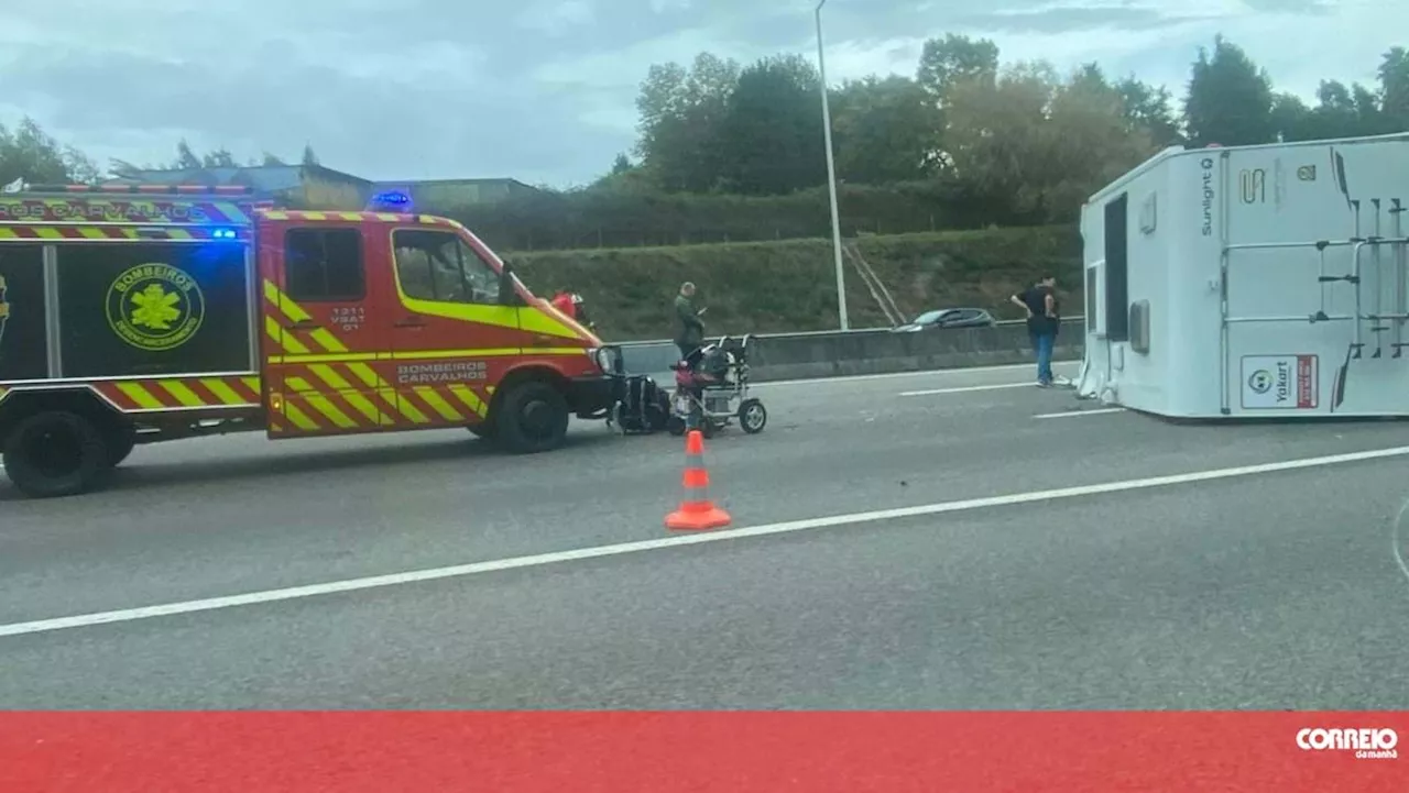 Um ferido em colisão entre autocaravana e camião na A1 em Gaia