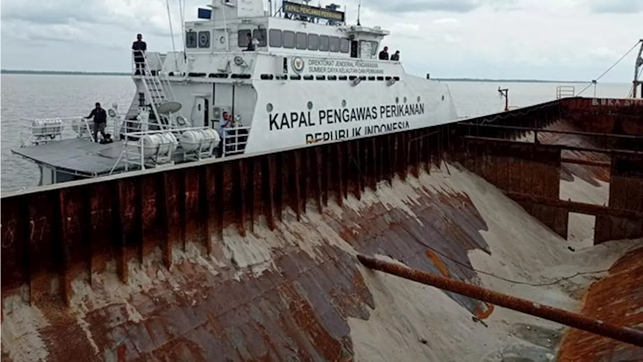 Kapal Singapura Kepergok Lagi Asyik Maling Pasir Laut di Batam