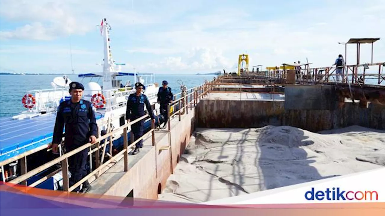 Kapal Singapura Ketahuan Nyolong Pasir di Batam, Kena Deh!