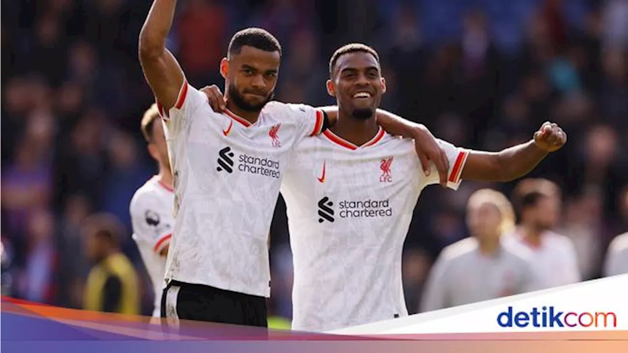 Uniknya Jersey Ketiga Liverpool Berwarna Putih Ini