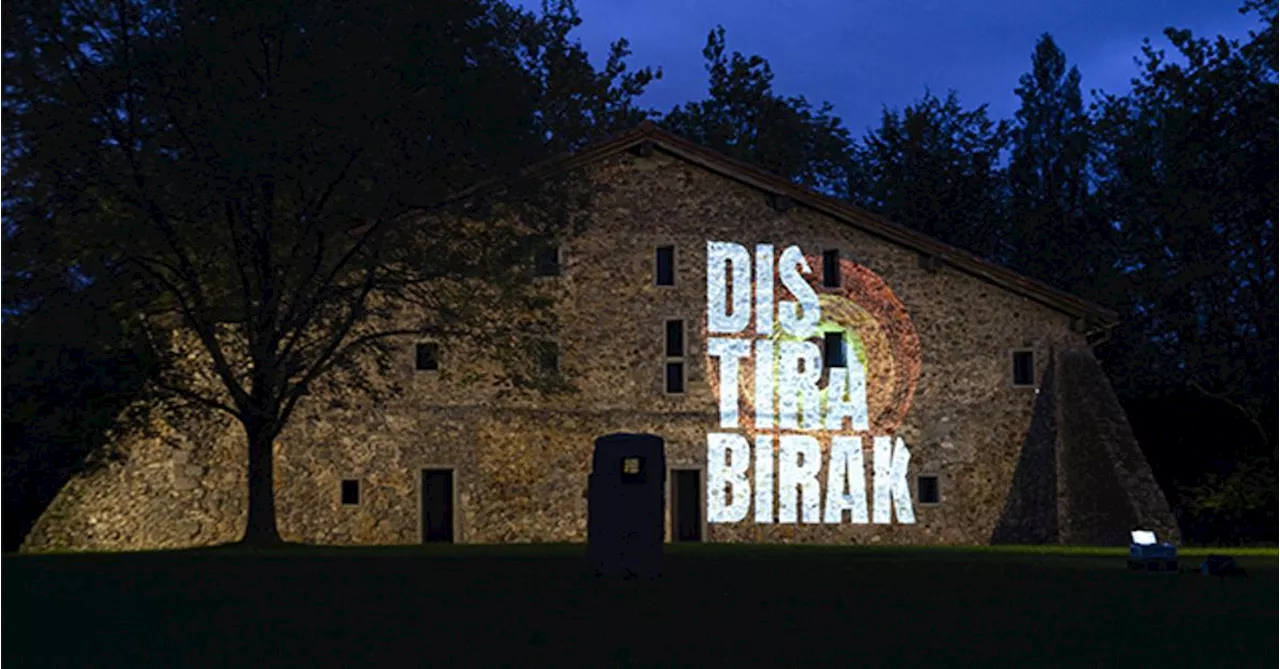 Vente con descuento al Distirabirak, el festival arte, luz y música en Chillida Leku