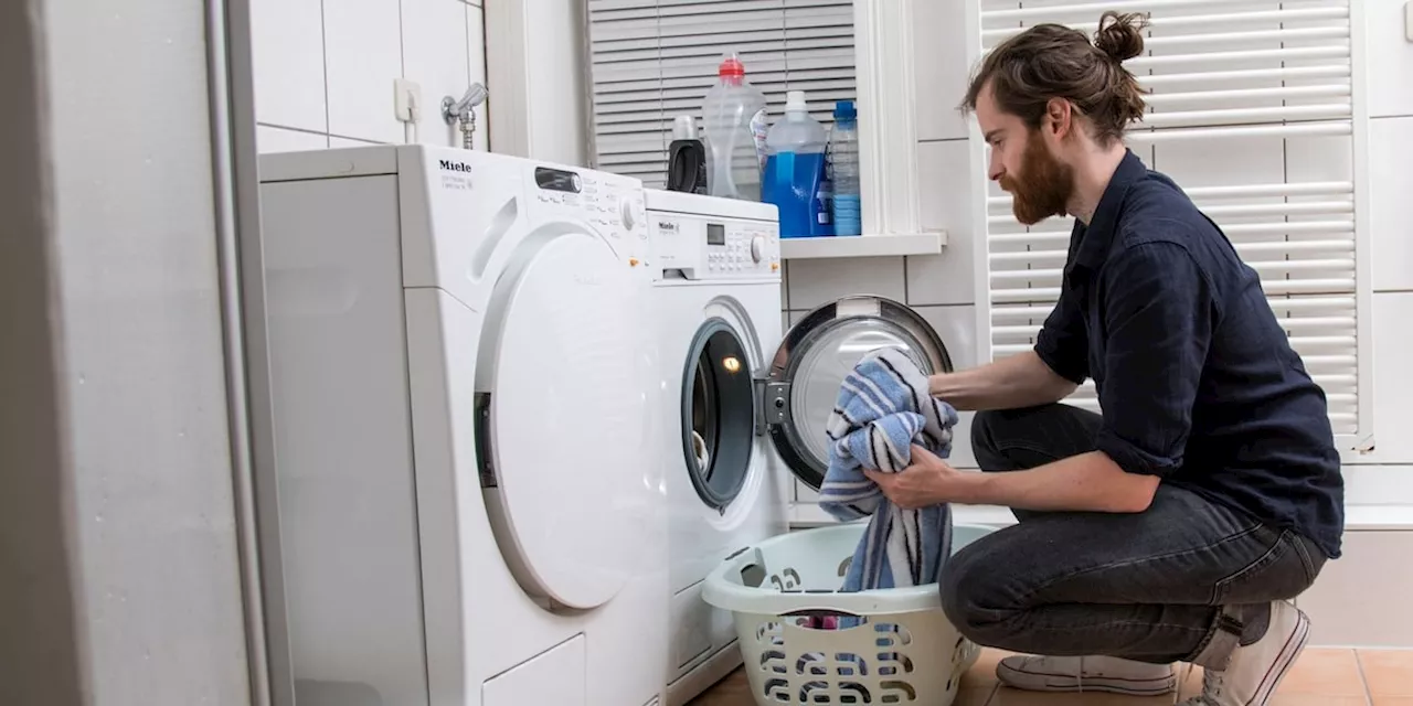 Darum sollten Sie nie Vollwaschmittel für bunte Kleidung verwenden