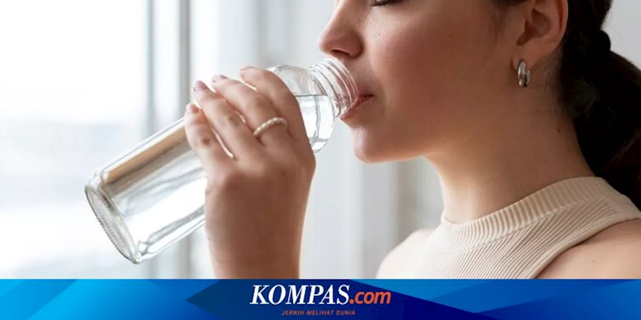 6 Cara Sederhana untuk Minum Air Putih Lebih Banyak