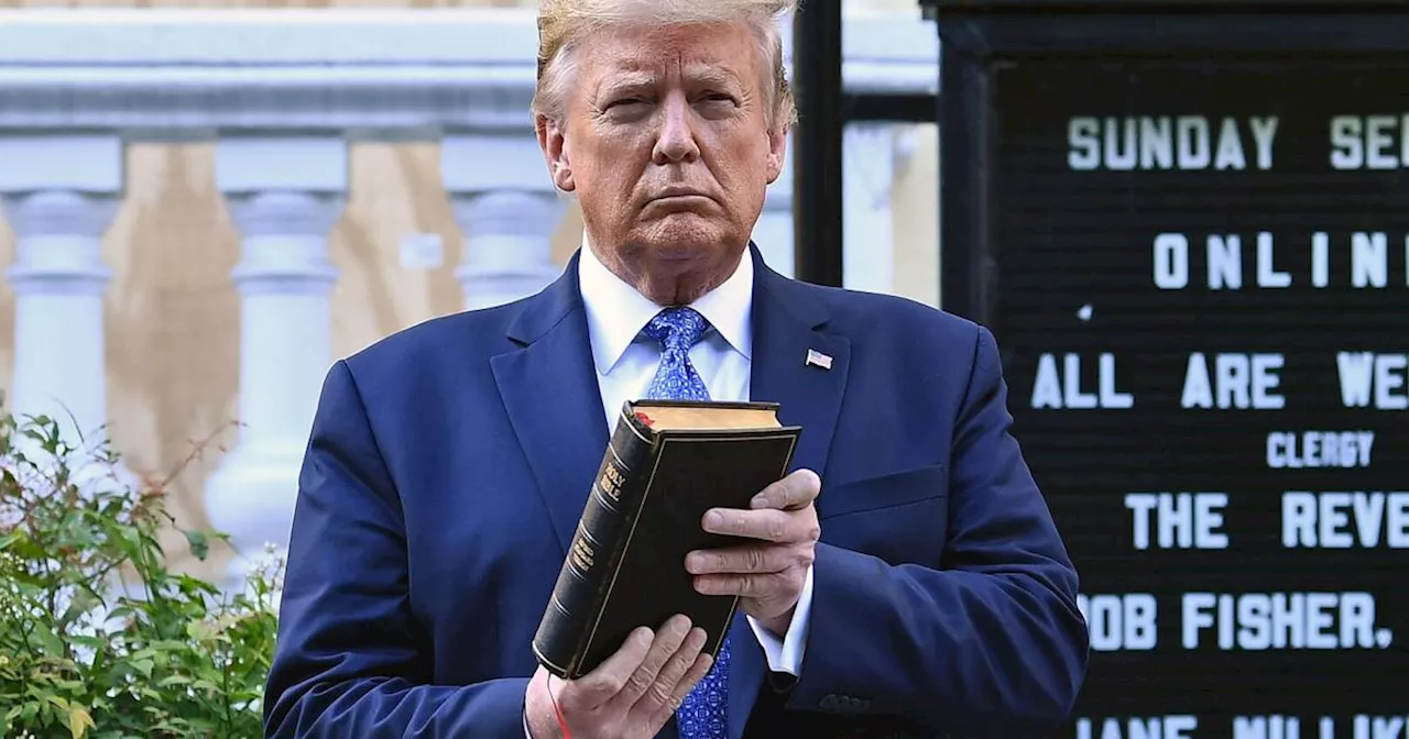 Trump lässt Bibel in China produzieren - Widerspruch zu seiner Kritik an Peking?