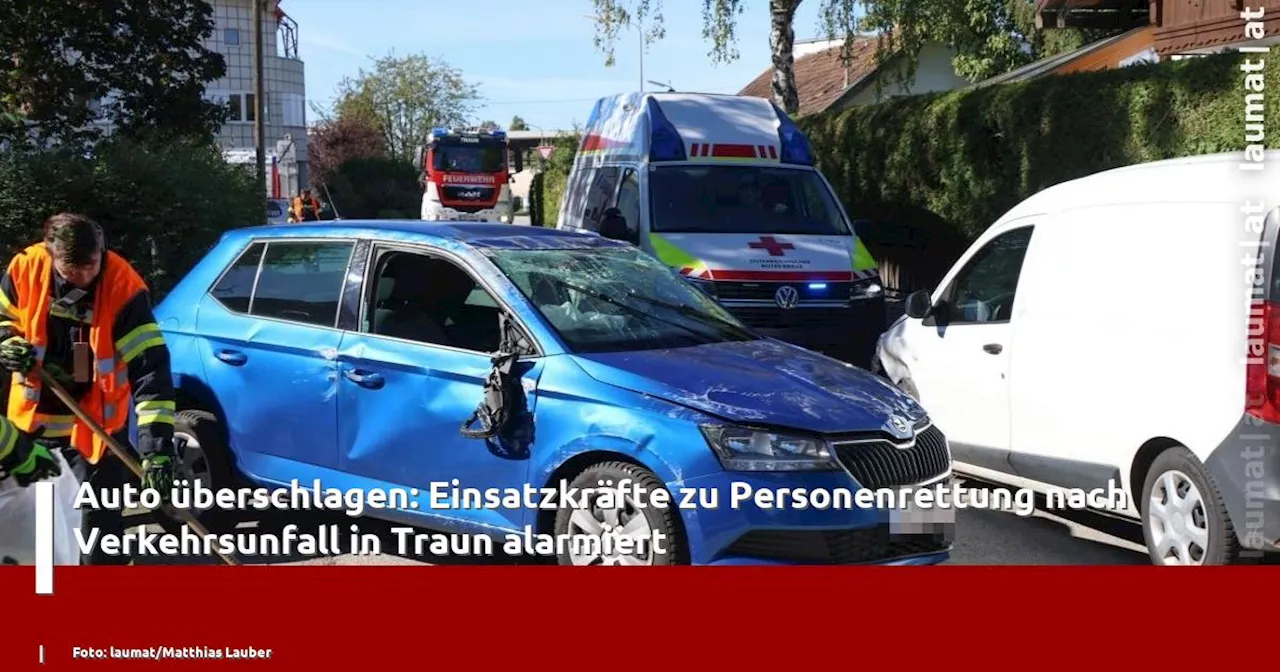 Auto überschlagen: Einsatzkräfte zu Personenrettung nach Verkehrsunfall in Traun alarmiert