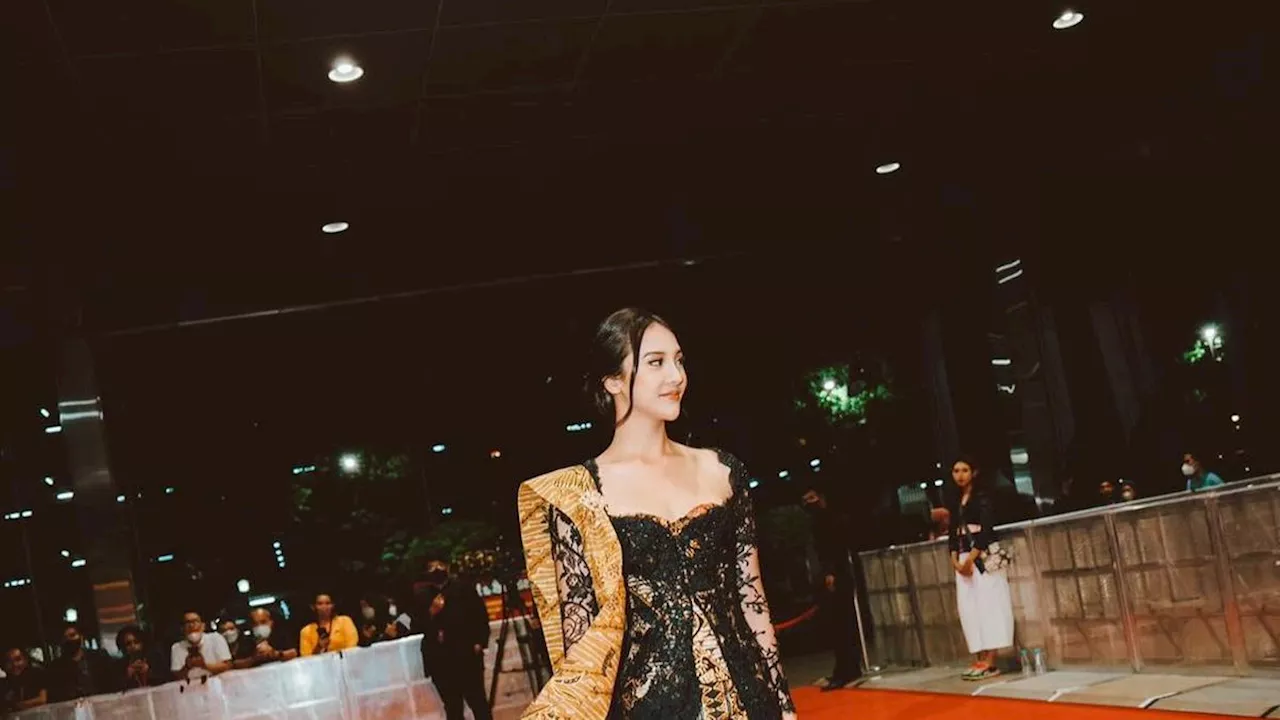 4 Pesona Kebaya Hitam ala Selebriti, Anya Geraldine Dipuji Memukau dan Memikat