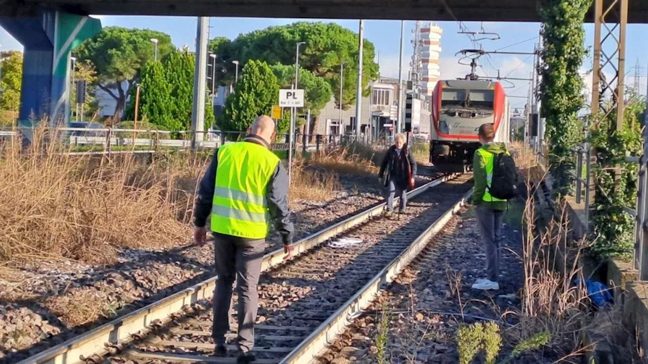 Padova, dodicenne investita da un treno merci: è morta