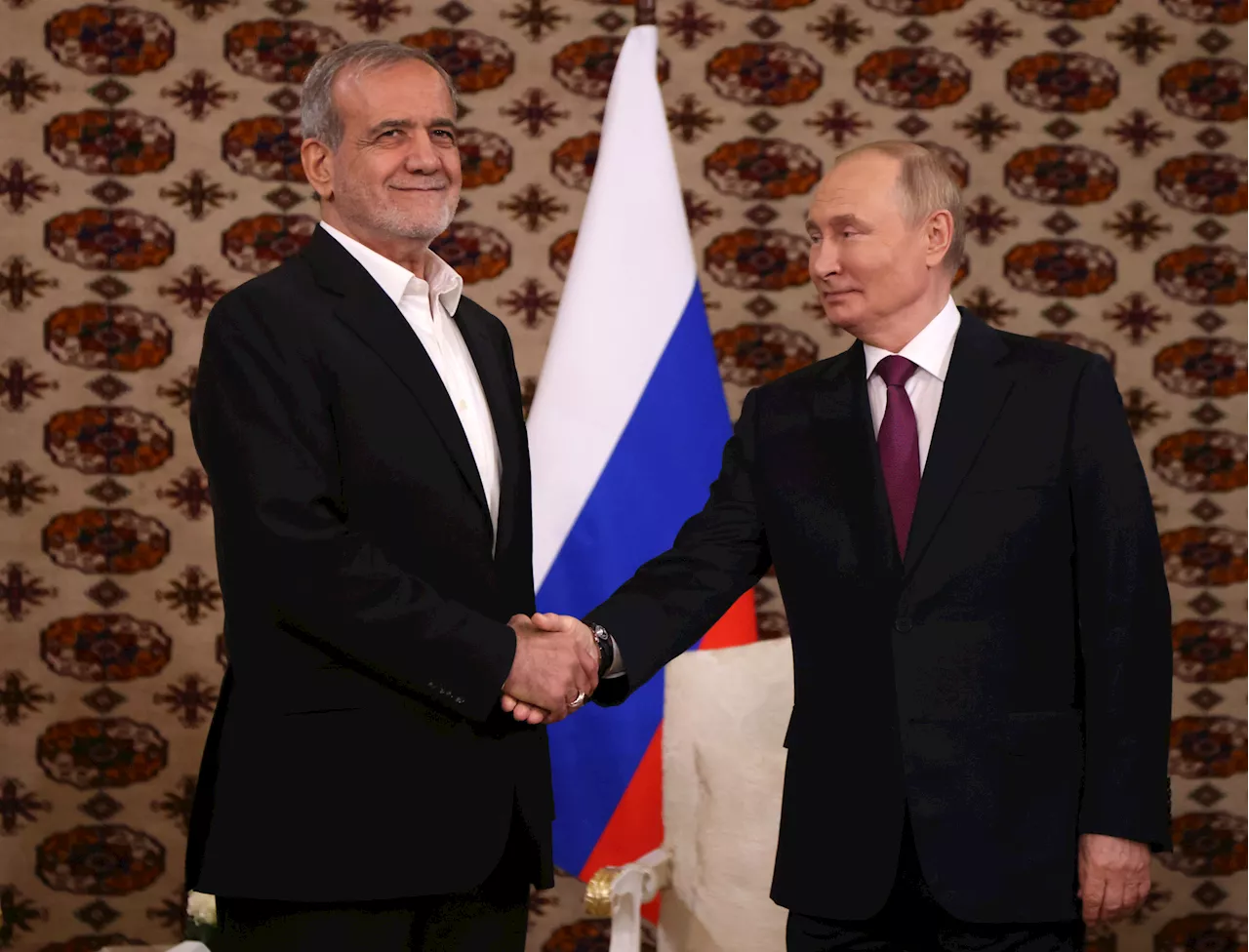 Putin Wants 'New World Order', Invites Iranian President to Moscow