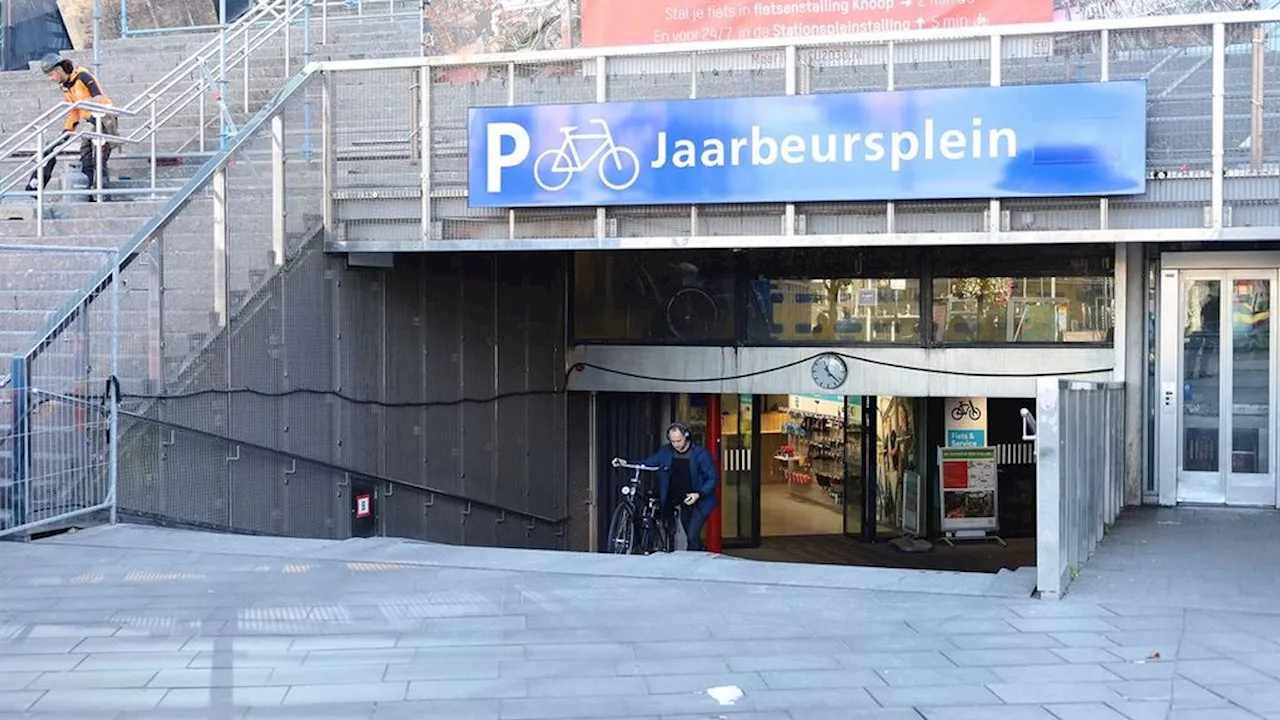 Fietsenstalling bij Utrecht Centraal dicht door scheurtjes in constructie