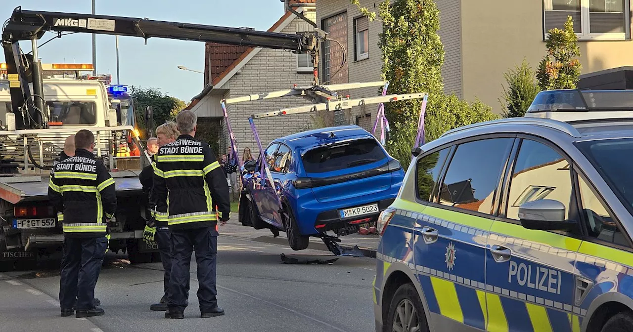 Nach Unfall in Bünde: Verursacher versuchten Diebesgut in der Umgebung zu verstecken