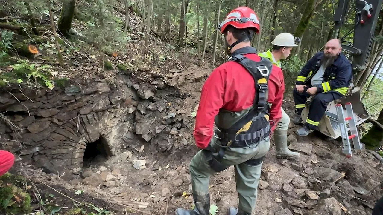 Retter suchen vermissten Mann in altem Stollen im Erzgebirge