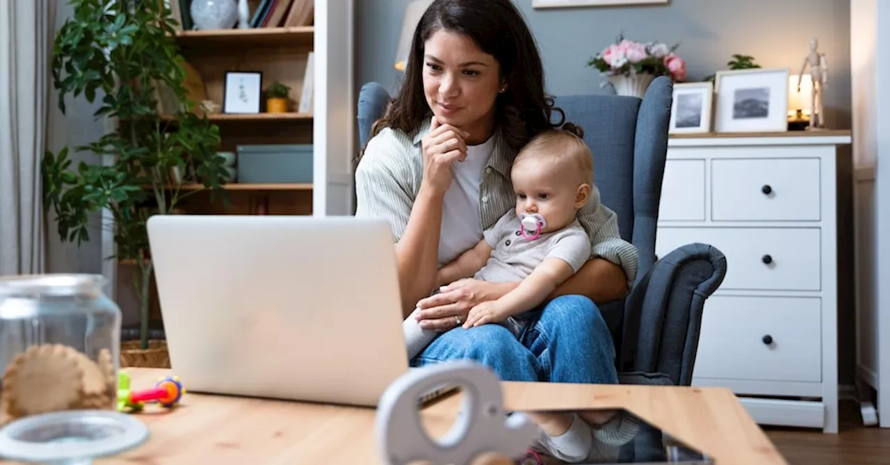 Bonus Natale da 100 euro, indennità anche alle famiglie monogenitoriali e ai part-time