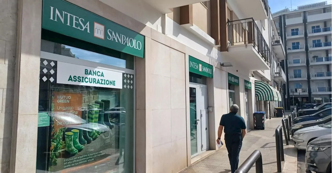 Ex dipendente Intesa Sanpaolo indagato per spionaggio su conti bancari