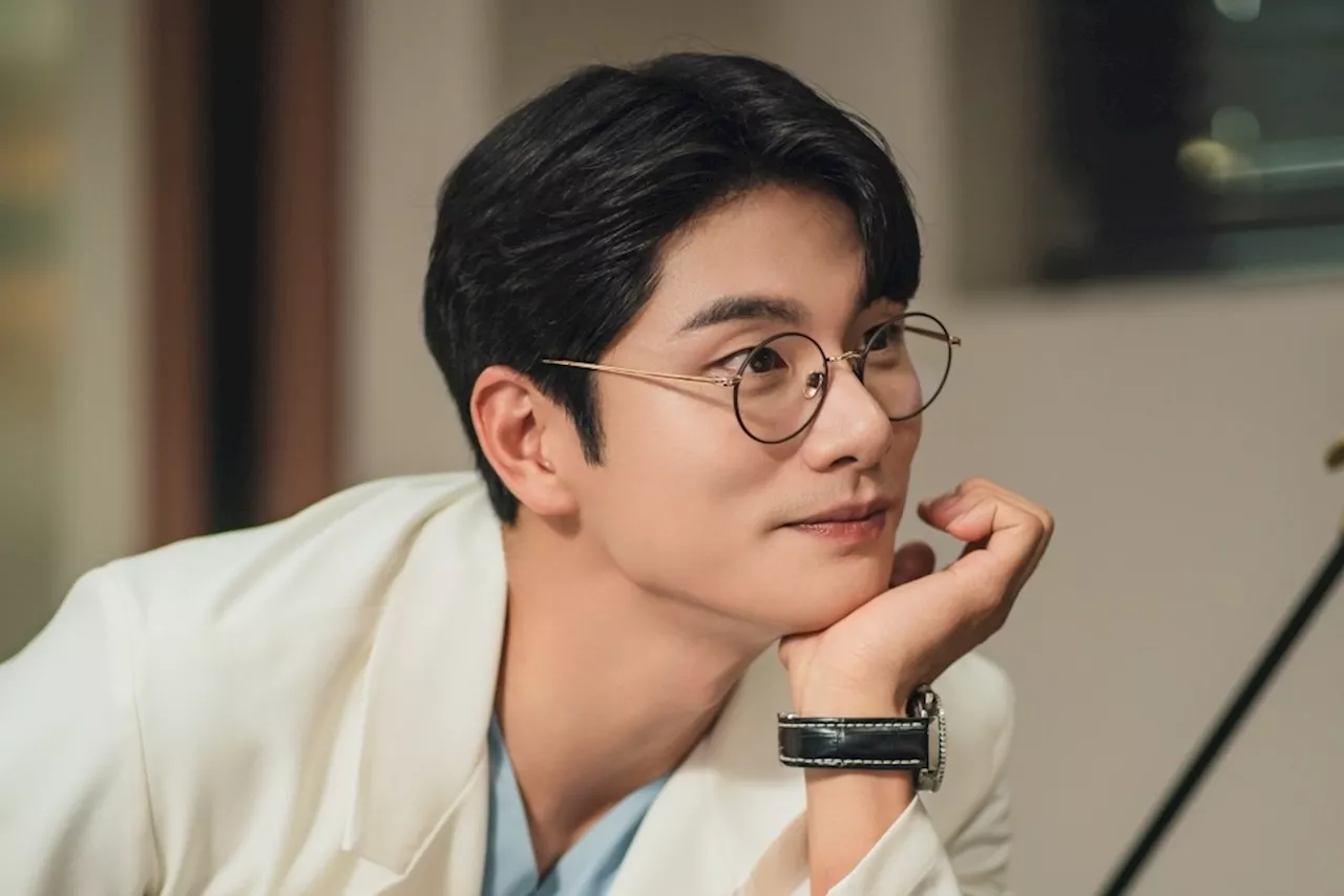 Lee Yi Kyung Is A Smooth-Talking Plastic Surgeon In Upcoming Drama “Face Me”