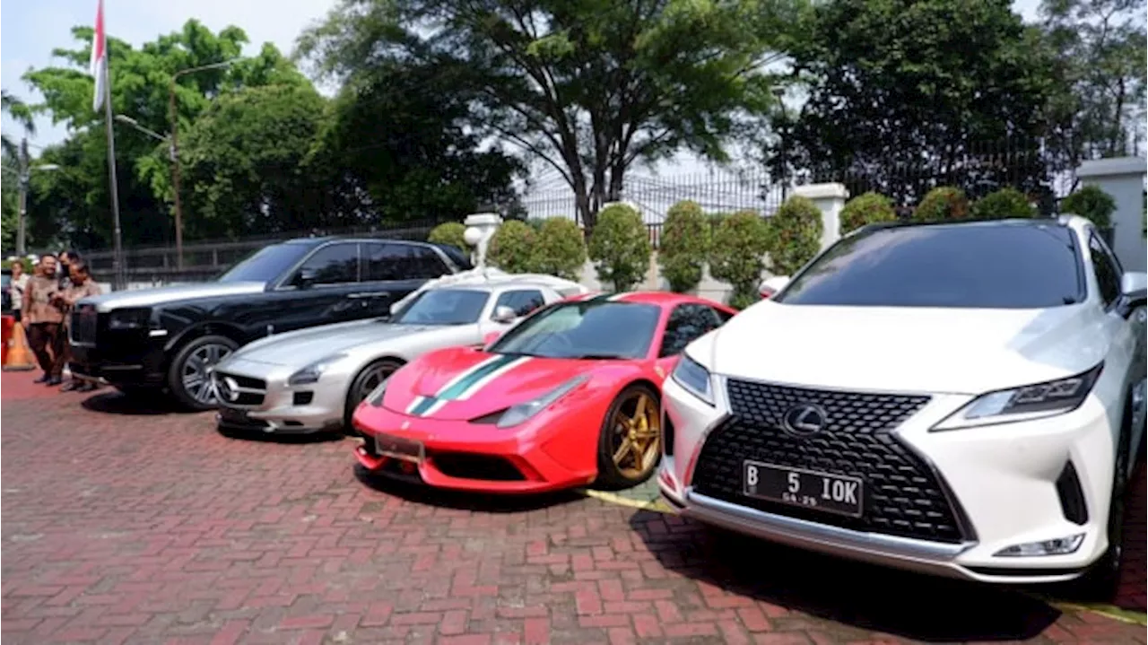 Kejagung Pikir-pikir Mau Lelang Rolls-Royce Hingga Porsche Milik Harvey Moeis