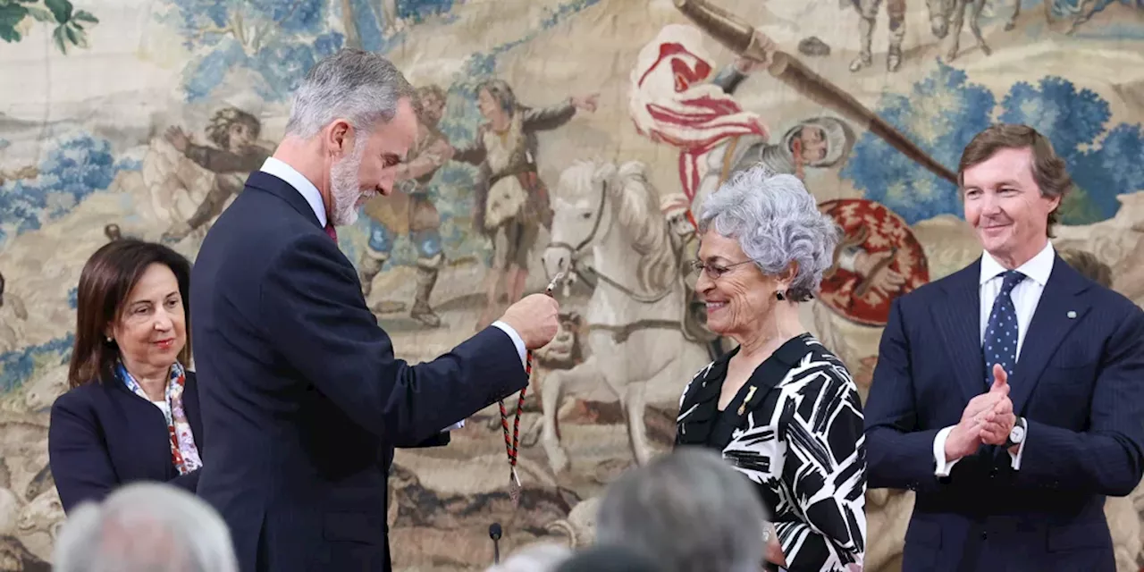 El Rey Felipe VI entrega el premio internacional de Historia Órdenes Españolas a Carla Rahn Phillips