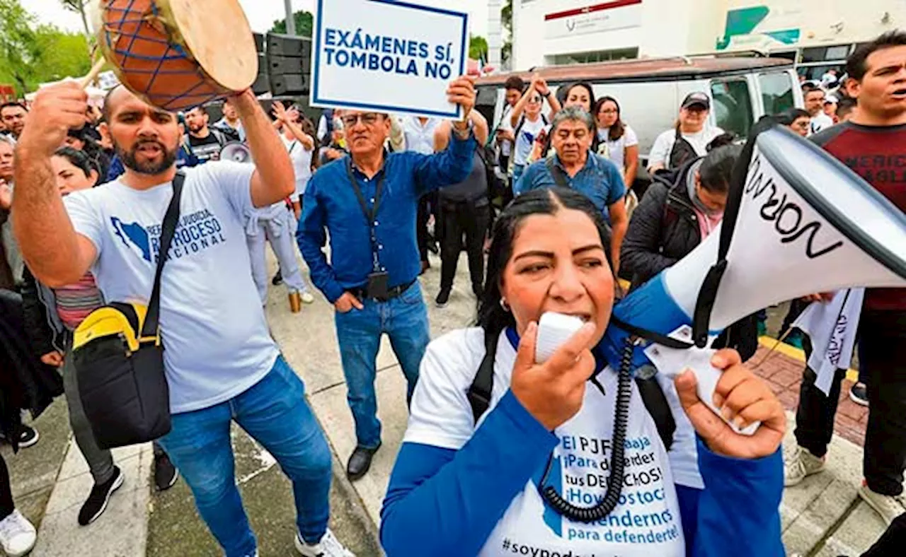 “Exámenes sí, tómbola no”; trabajadores del Poder Judicial protestan afuera del Senado