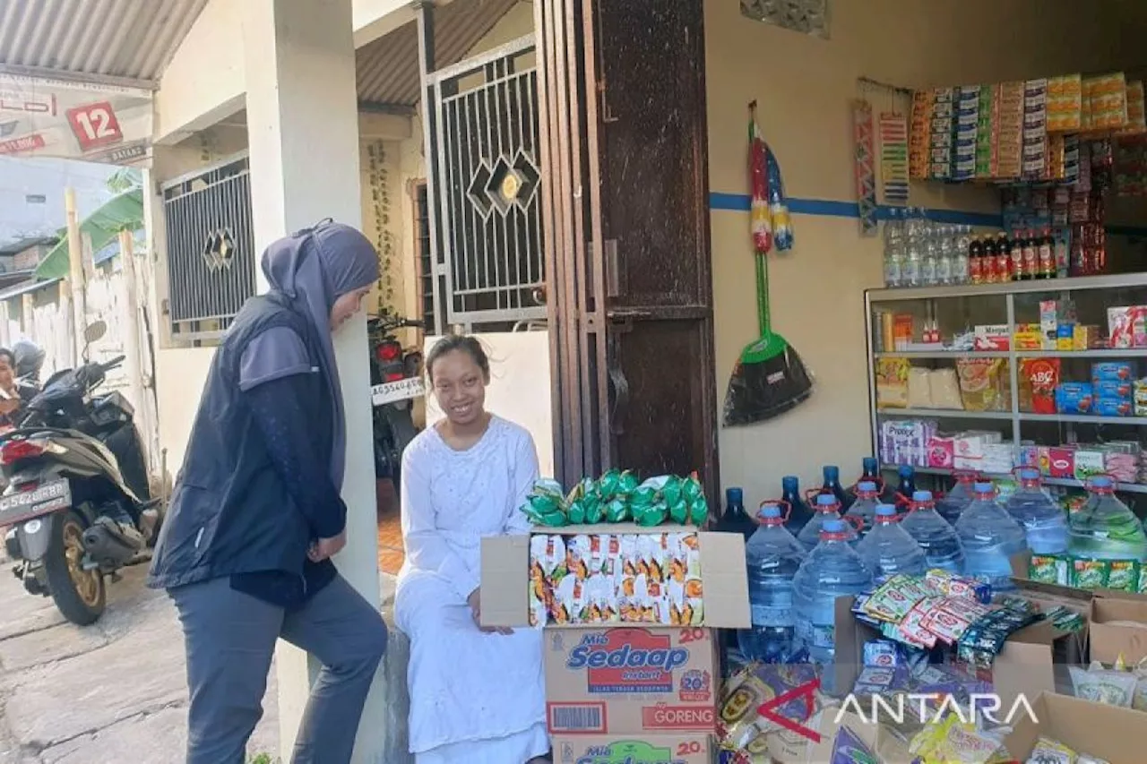 Kemensos Berikan Bantuan Permodalan Usaha kepada Kakak beradik Yatim Piatu di Tulungagung