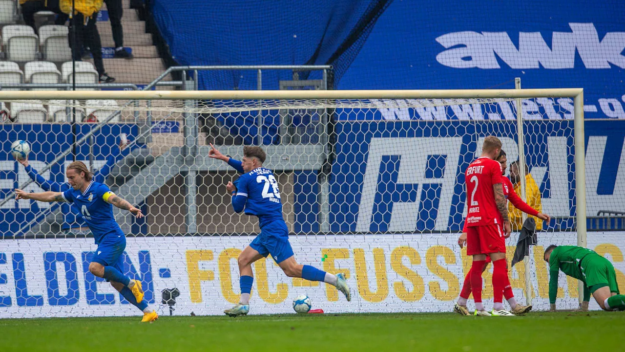 Latte, Pfosten, Pyro-Show bei Carl Zeiss Jena gegen Rot-Weiß Erfurt!