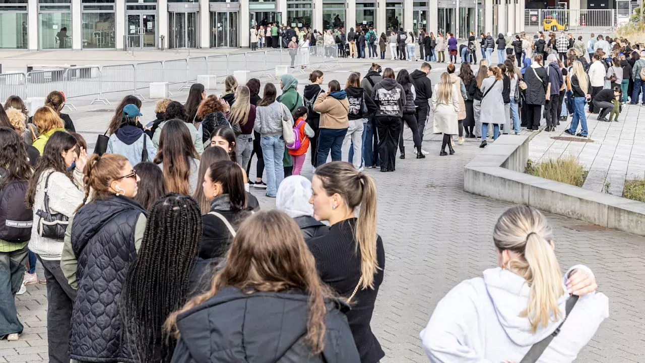 XXL-Schlange auf dem Messegelände in Berlin-Charlottenburg