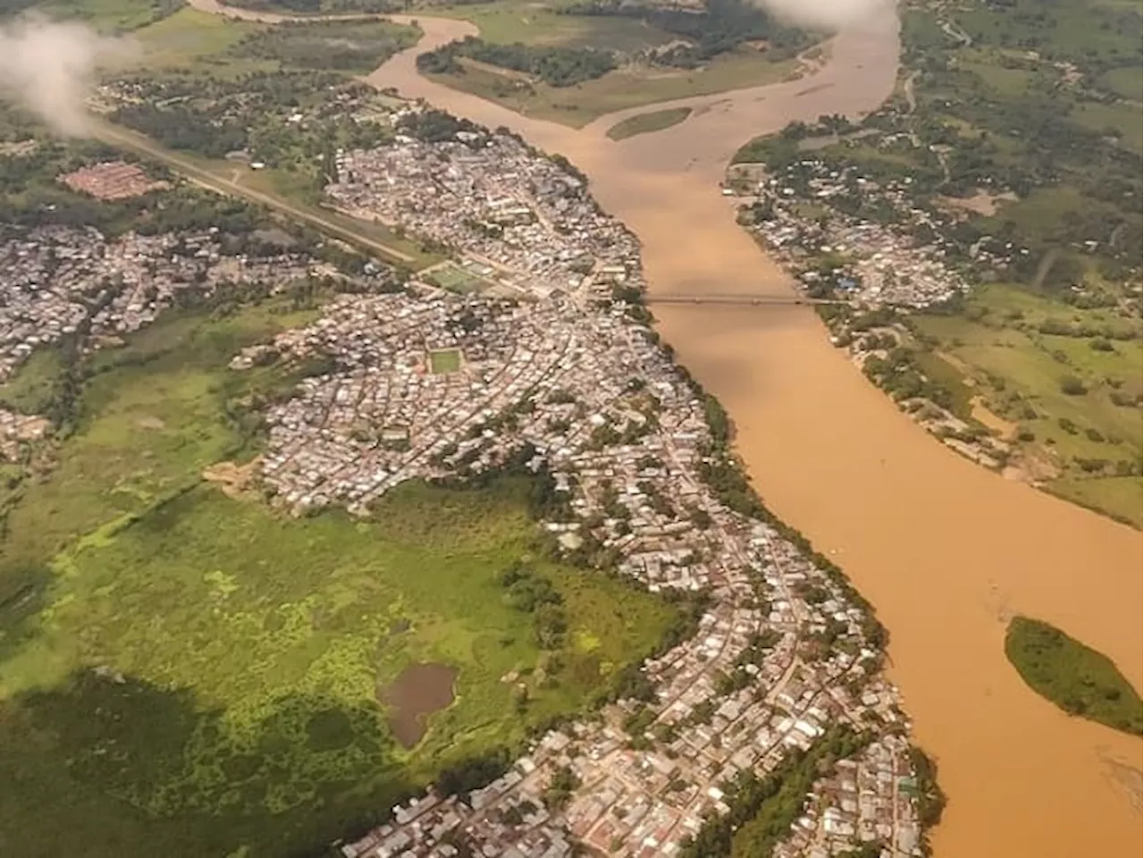 Cuatro barrios inundados en El Bagre dejó el desbordamiento del río Nechí