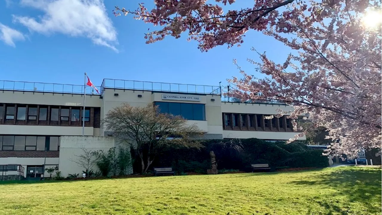 Campbell River OKs tents outside city hall as it updates where overnight sheltering is permitted