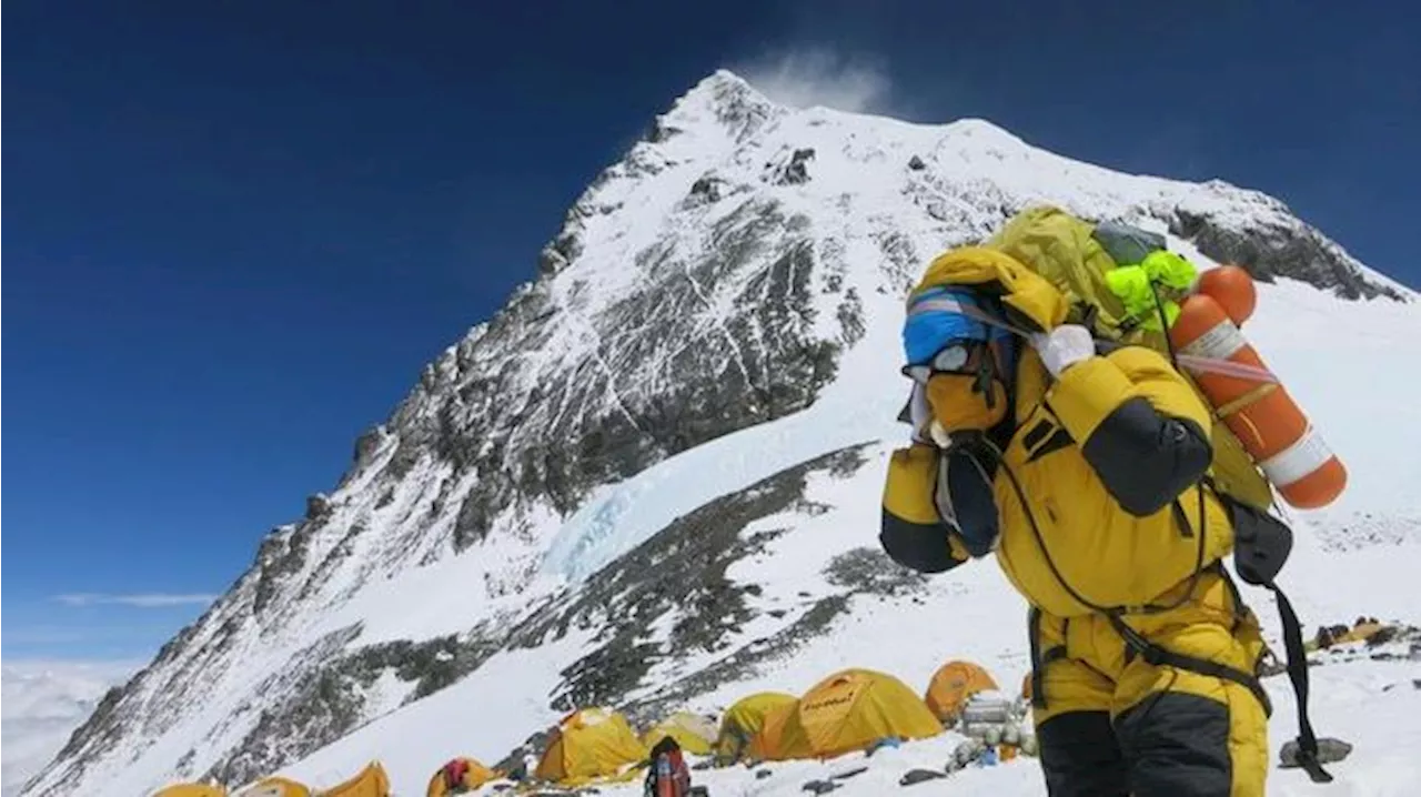 Berkat Sepatu Bot, Misteri Everest Selama 1 Abad Terungkap