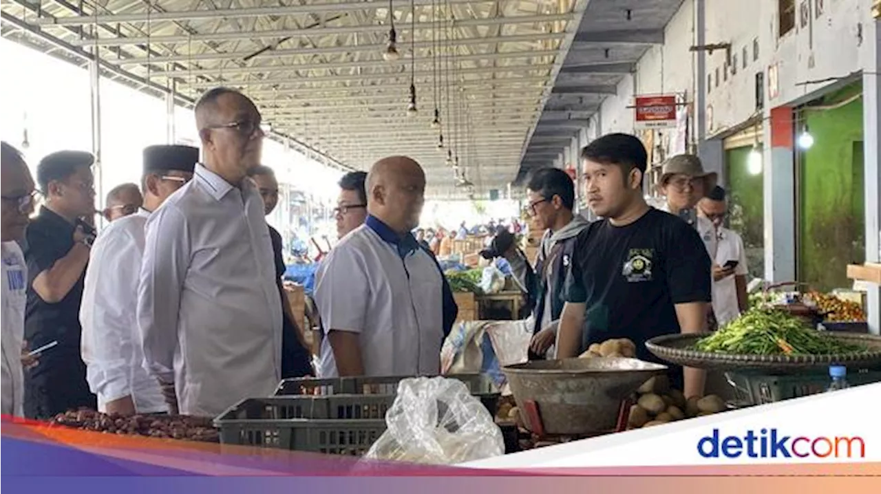 Blusukan ke Pasar Sukabumi, Ilham Habibie Soroti Penurunan Daya Beli Warga