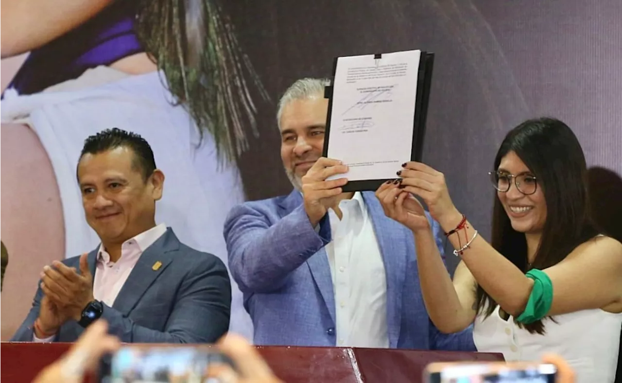 Alfredo Ramírez Bedolla firma decreto de despenalización del aborto en Michoacán; asegura atención digna para mujeres