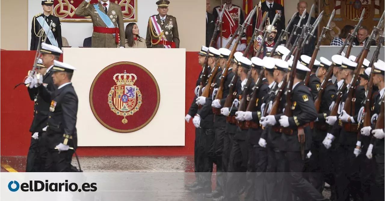 La lluvia protagoniza el desfile militar de un 12 de octubre