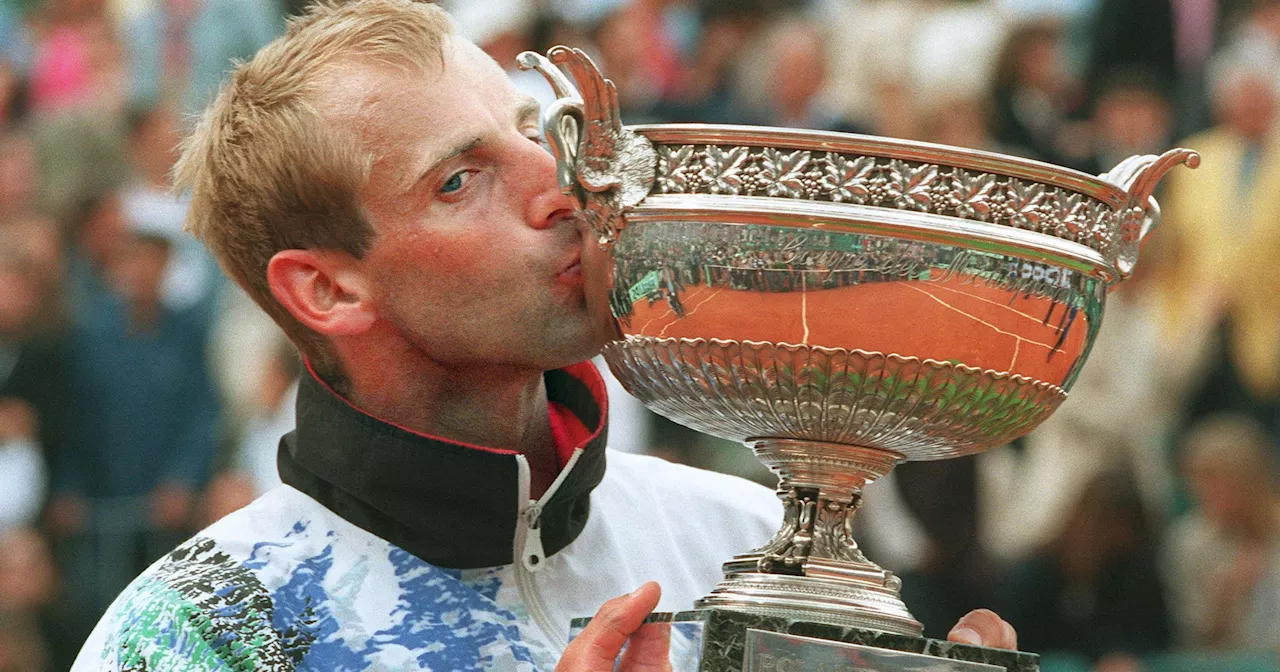 Thomas Muster versteigert Trophäen für Flut-Opfer in Österreich