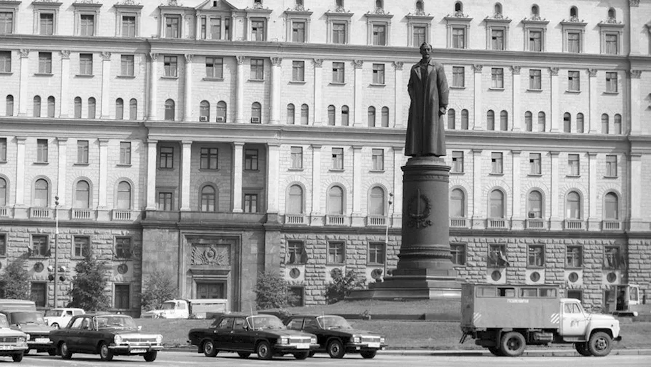 Дзержинского предлагают вернуть на Лубянку