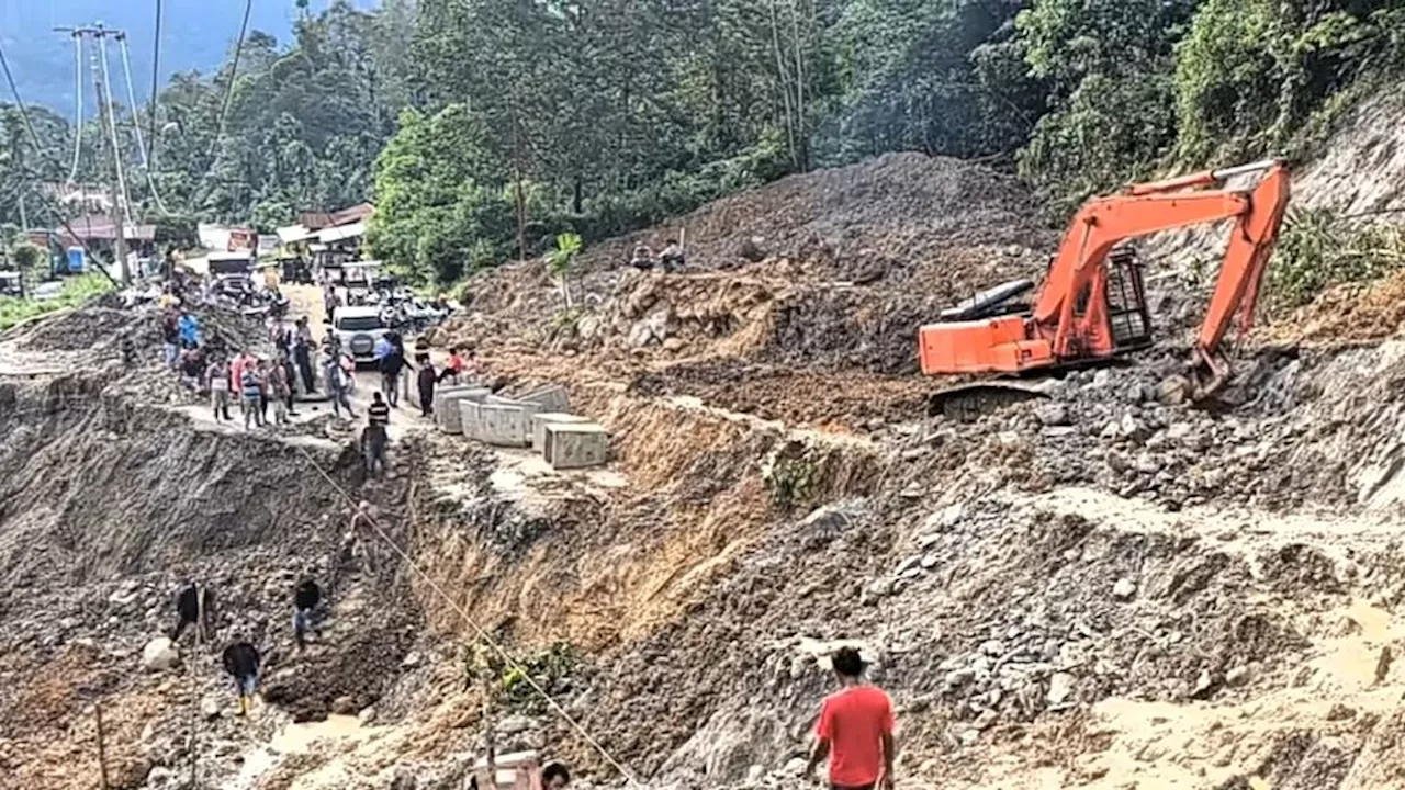 Longsor Landa Sumut, Jalan Nasional di Tapanuli Selatan dan Dairi Lumpuh Total