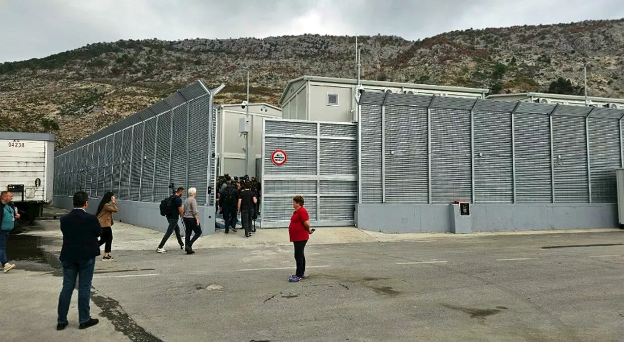 Centri migranti in Albania, Piantedosi: «Si parte la prossima settimana, ma non sono Cpr»