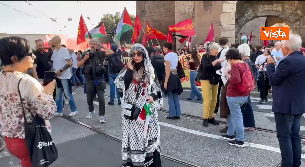 Roma, nuovo corteo pro-Pal: Palestina e Libano liberi, la manifestazione con bandiere e kefiah