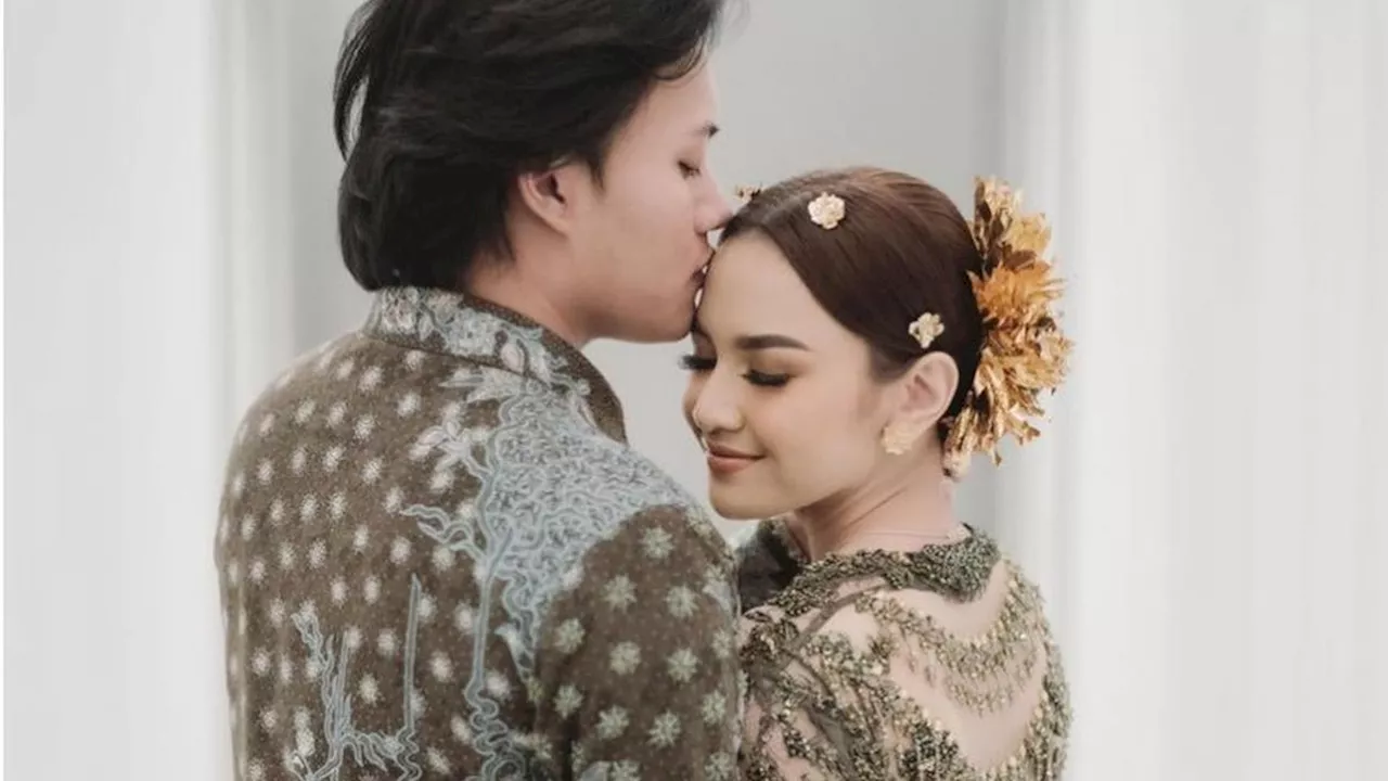 Ide Kebaya Couple yang Pas untuk Acara Tunangan Ala Selebriti, Mahalini hingga Aaliyah Massaid