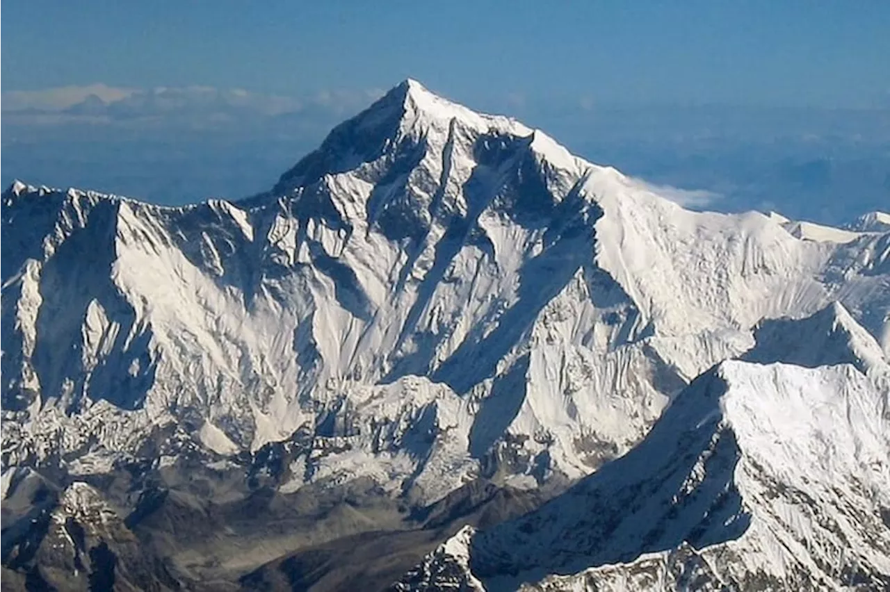 Gunung Everest: Puncak Tertinggi Dunia