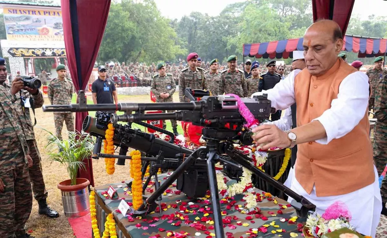 शस्त्र पूजा स्पष्ट संकेत है कि जरूरत पड़ने पर पूरी ताकत से हथियारों का इस्तेमाल किया जाएगा: राजनाथ सिंह