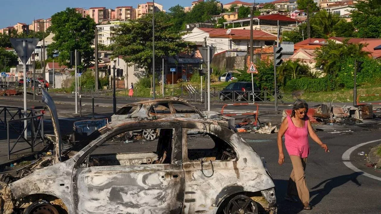 Martinique : « nuit plutôt calme », selon le ministre des Outre-mer, mais pas d’accord en vue