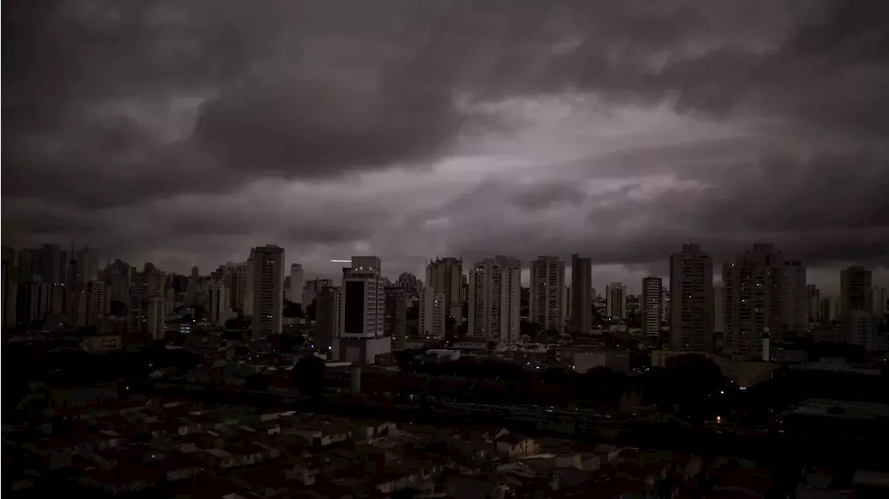 Muro desaba durante tempestade e mata dois adultos, uma criança e um cachorro em Bauru