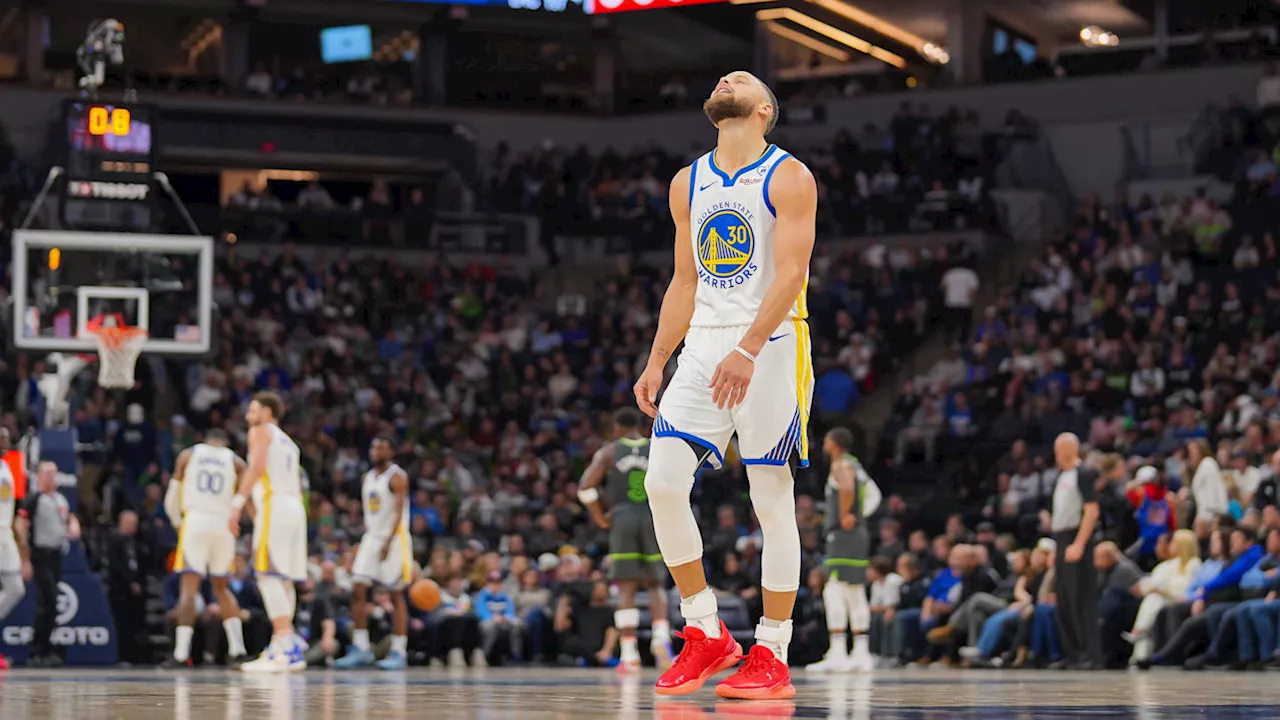 Steph Curry Suffers Injury Scare In Kings-Warriors Game