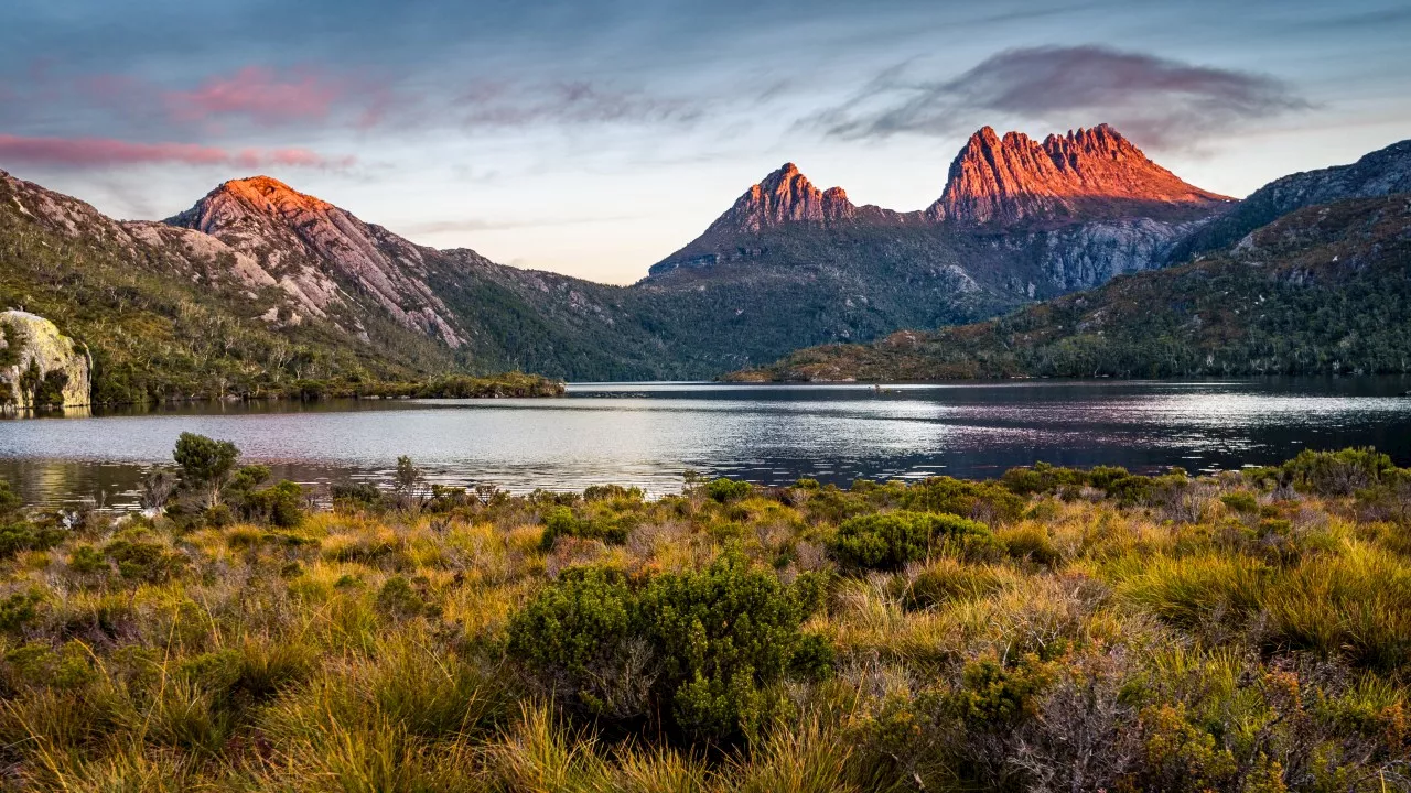 Tourist rescued after daring barefoot mountain climb attempt