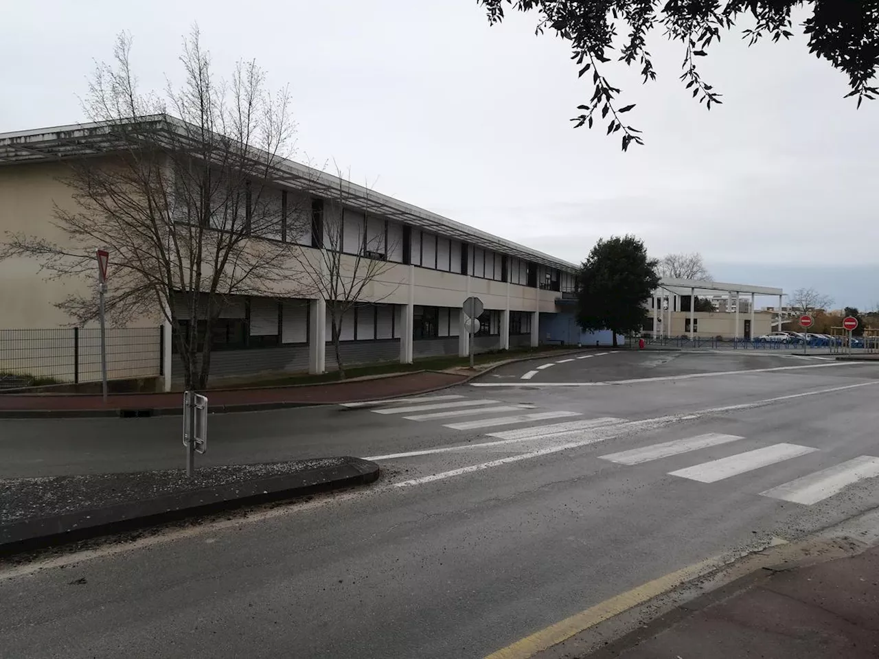 Royan : de petites croix gammées découvertes au collège Henri-Dunant