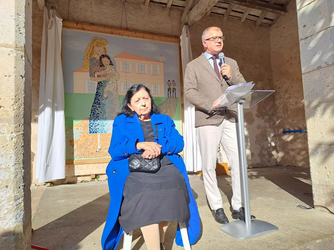 Sauvée par son institutrice en 1943, Betty Wieder immortalisée avec elle dans une école de Dordogne