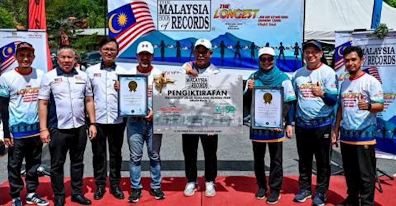 Politeknik Sultan Mizan earns MBOR recognition for longest Jalur Gemilang human trail