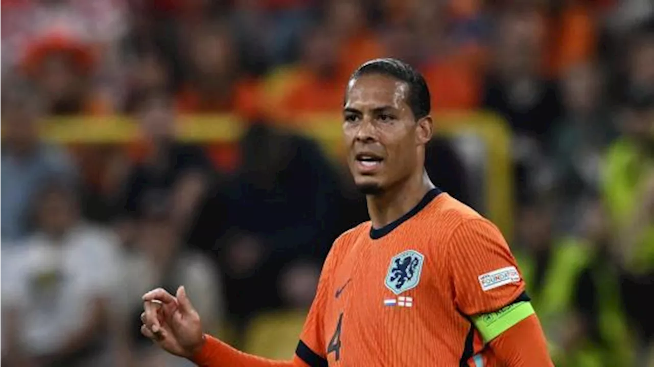 Espulso con l'Ungheria, Van Dijk rientra a Liverpool: 'Ho deciso di tornare per riposare'