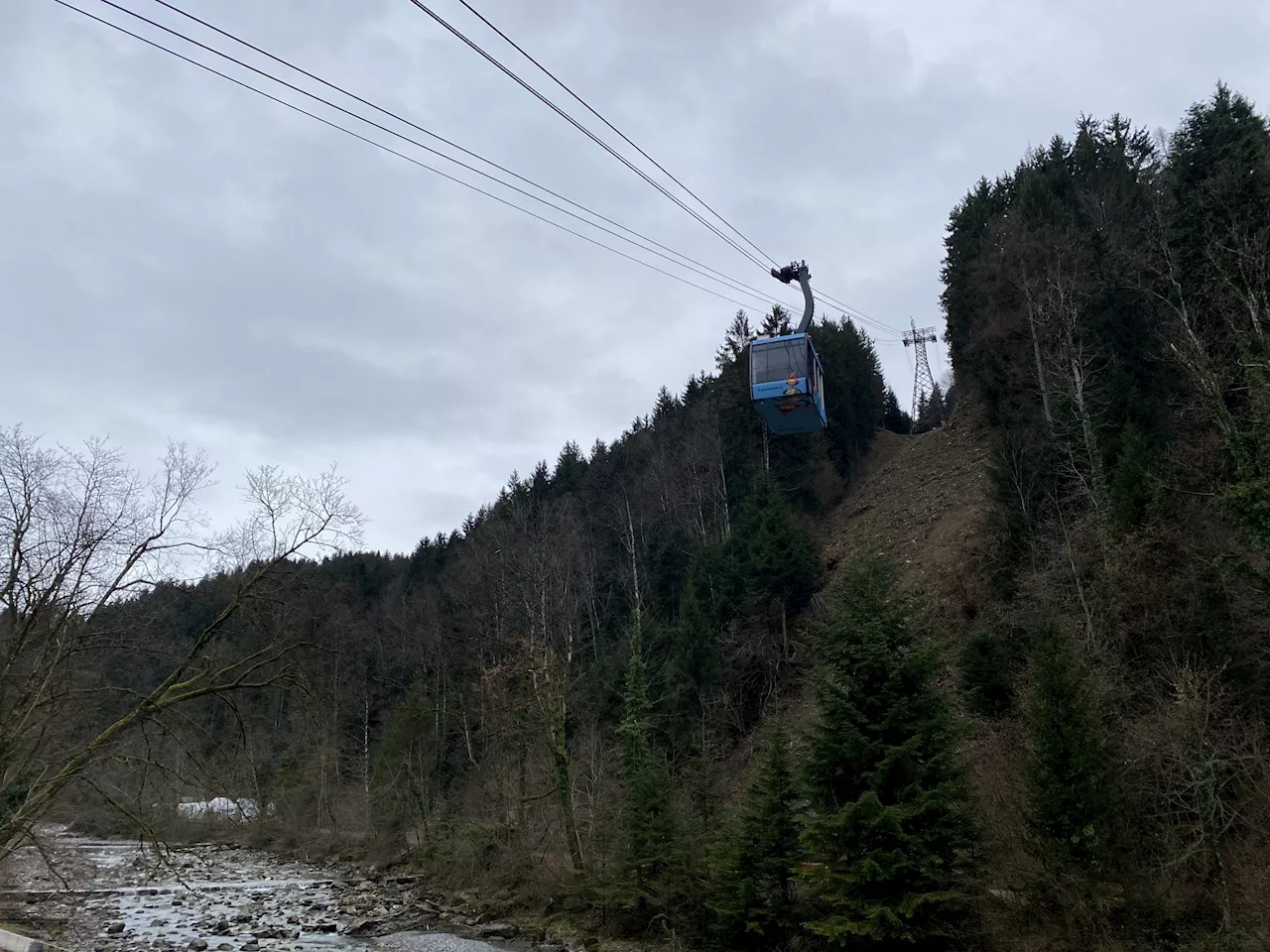 17-Jähriger in der Nähe der Karrenseilbahn gerettet