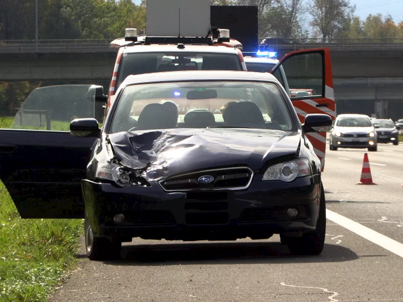 Abgefallen Reifen verursacht Unfall auf A14 Rheintalautobahn