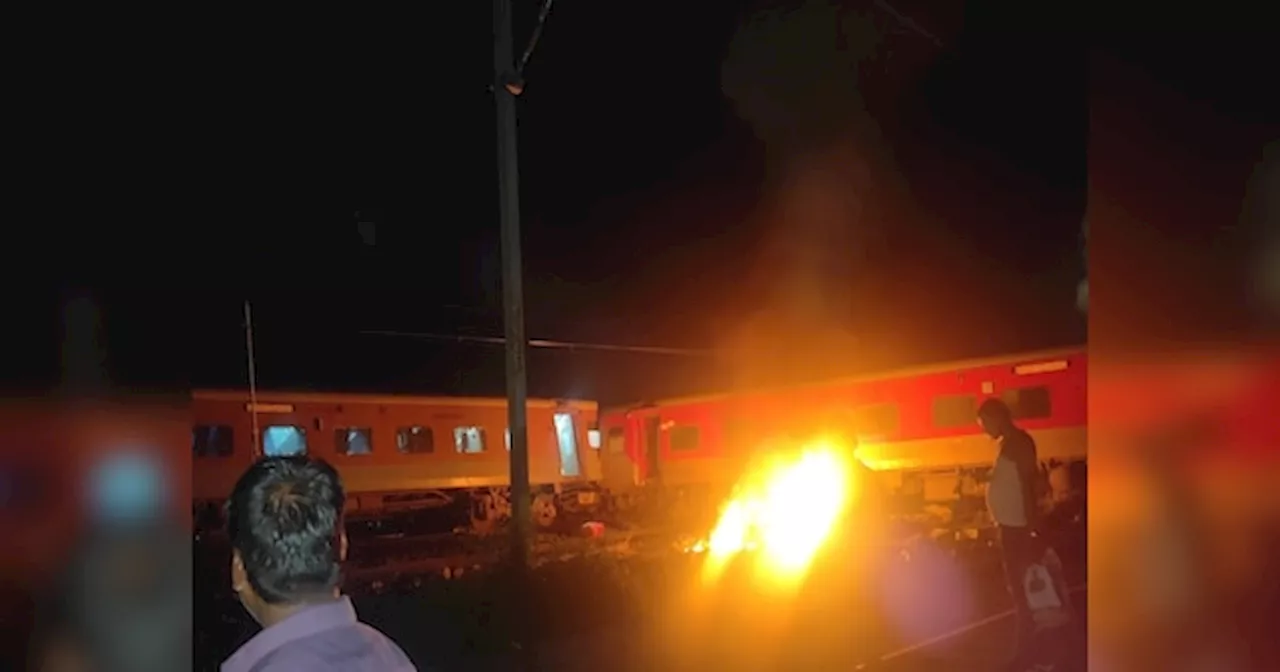 Bagmati Express Accident: रेलवे ट्रैक पर बिखरे कोच, यात्रियों की चीख-पुकार, बागमती ट्रेन हादसे की देखें तस्वीरें