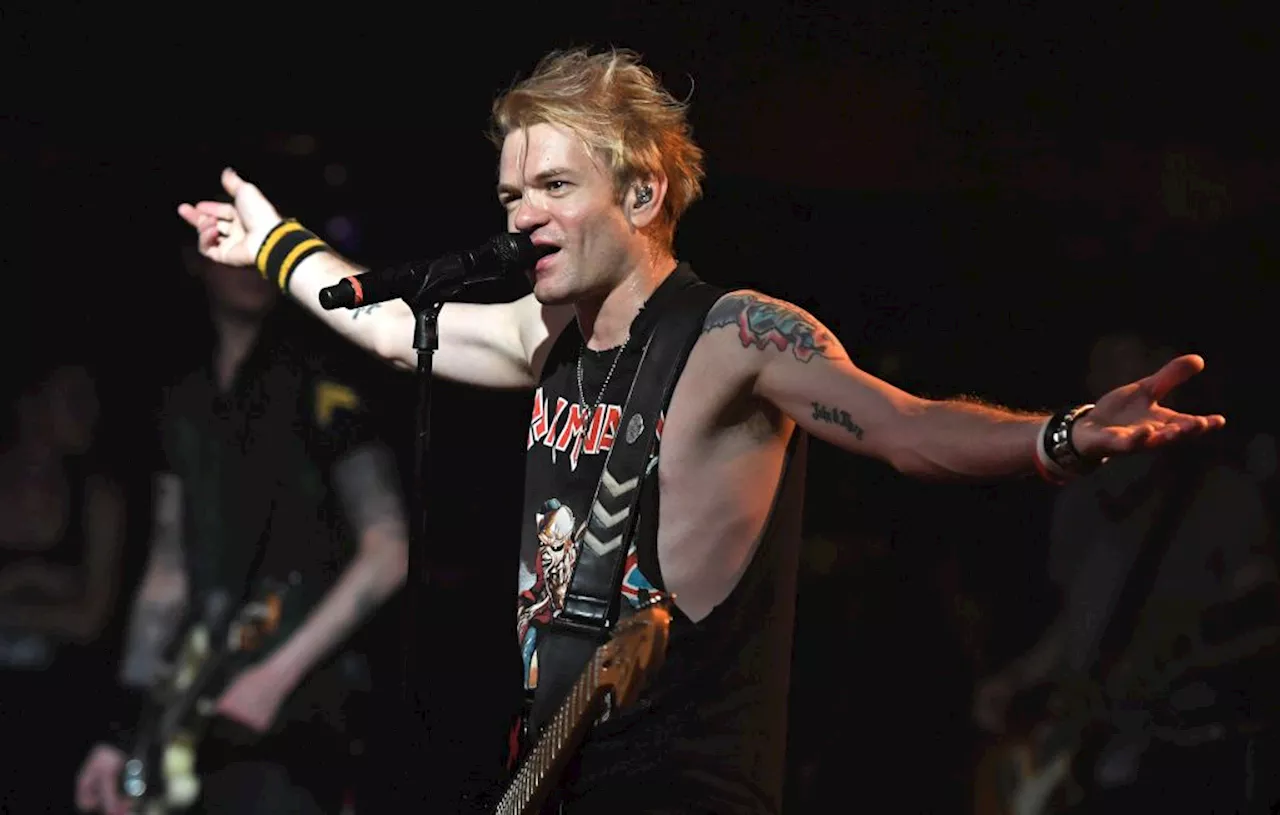 L’ancien manager de Sum 41 répond aux accusations d’abus sexuels de Deryck Whibley